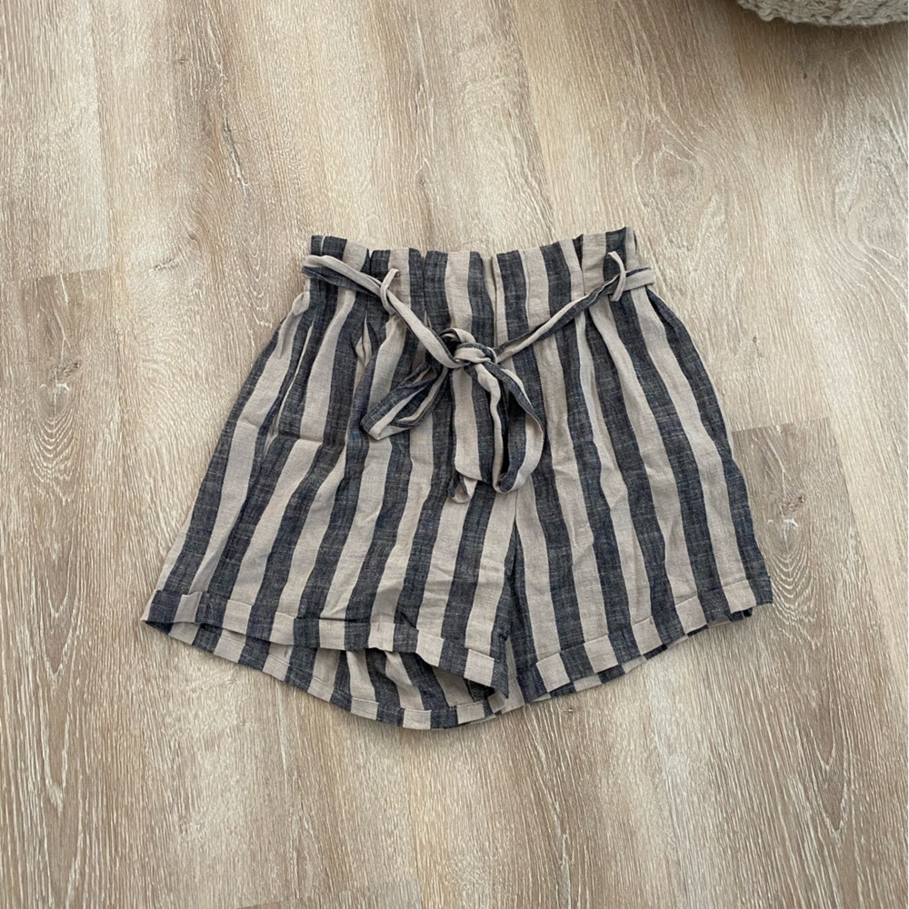 High rise Urban Outfitters shorts size small